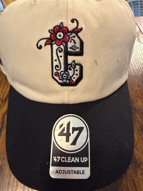 47 Two-Tone Beige and Black Floral 'C' Baseball Cap